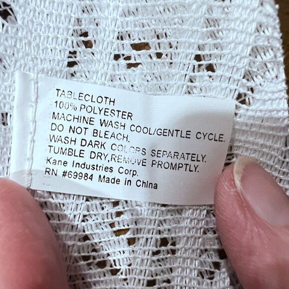 White Lace Tablecloth Polyester Geometric Pattern Rectangle 72" X 58" GrannyCore - Picture 3 of 5